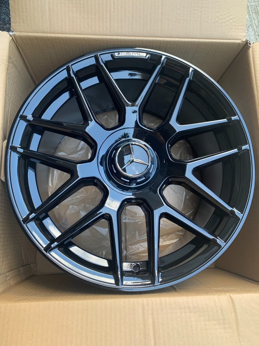 AMG Staggered Rim 19" (Gloss Black)