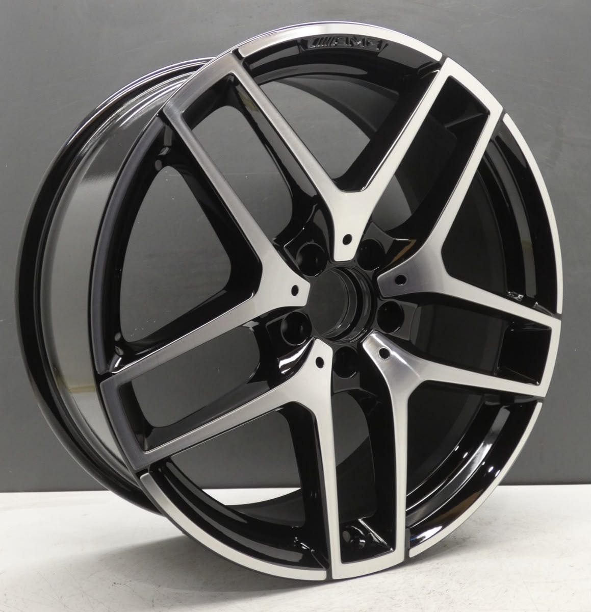 Black Alloy Wheel (Diamond Cut)